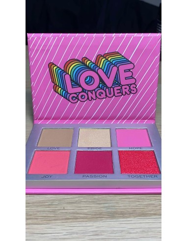 Love Conqueres Shadow Palette - I ❤ REVOLUTION